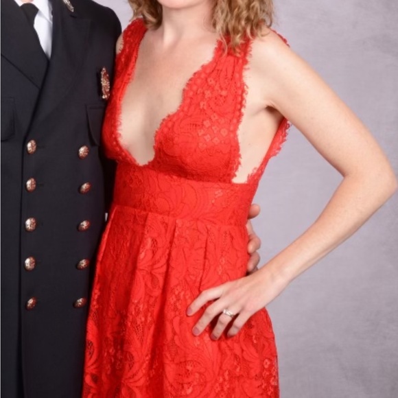 Lulu’s Red Lace Dress - Picture 6 of 6